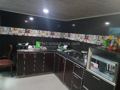 Casa de 4 alcobas en venta en Alamos Norte, Bogotá, 300 m² · foto 4 de 12