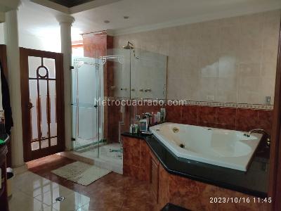 Apartamento de 3 alcobas en venta en Santa Teresita, Cali, 414 m² · foto 2 de 16