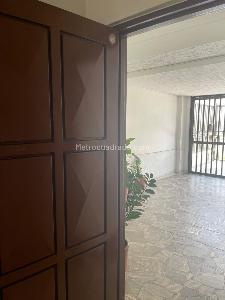 Casa de 3 alcobas en venta en La Merced, Cali, 230 m² · foto 7 de 18