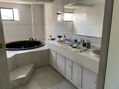 Apartamento de 3 alcobas en venta en Centenario, Cali, 297 m² · foto 8 de 19