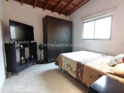 Casa de 3 alcobas en venta en Manrique Central, Medellín, 75 m² · foto 8 de 19