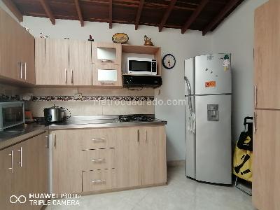 Casa de 3 alcobas en venta en Manrique Central, Medellín, 75 m² · foto 10 de 19