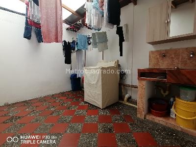Casa de 3 alcobas en venta en Manrique Central, Medellín, 75 m² · foto 14 de 19