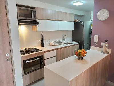 Apartamento de 3 alcobas en venta en San Jose, Sabaneta, 87 m² · foto 3 de 18