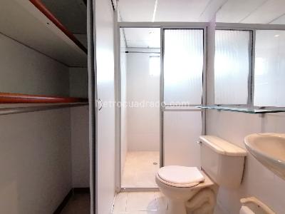 Apartaestudio en venta en La Candelaria, Medellín, 29 m² · foto 6 de 17