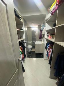 Apartamento de 3 alcobas en venta en Belen Rosales, Medellín, 210 m² · foto 14 de 20