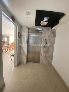 Apartamento de 3 alcobas en venta en Belen Rosales, Medellín, 210 m² · foto 2 de 20