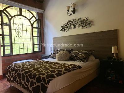 Casa de 5 alcobas en venta en Alto De Las Flores, Sabaneta, 1000 m² · foto 18 de 20
