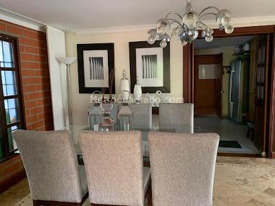 Casa de 5 alcobas en venta en Alto De Las Flores, Sabaneta, 1000 m² · foto 8 de 20