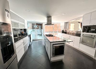 Casa de 5 alcobas en venta en El Poblado, Medellín, 470 m² · foto 6 de 20