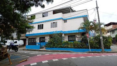 Casa de 5 alcobas en venta en Boston, Medellín, 220 m² · foto 2 de 17