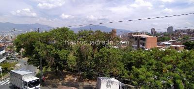 Casa de 5 alcobas en venta en Boston, Medellín, 220 m² · foto 11 de 17