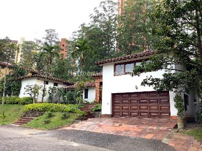 Casa de 4 alcobas en venta en Los Balsos, Medellín, 1524 m² · foto 2 de 20