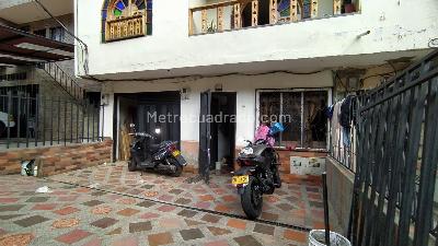Casa de 2 alcobas en venta en Castilla, Medellín, 255 m² · foto 2 de 15
