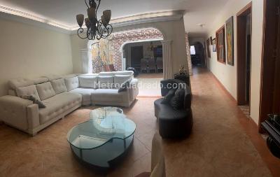 Casa de 4 alcobas en venta en Florida Nueva, Medellín, 298 m² · foto 3 de 20