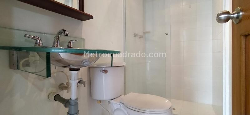 Apartamento de 2 Alcobas en La Loma del Indio con Vistas - 4