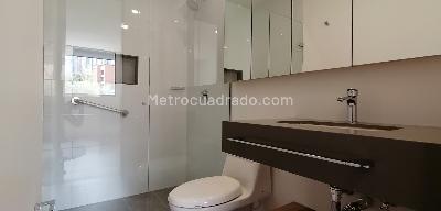 Apartaestudio en venta en El Poblado, Medellín, 50 m² · foto 9 de 14