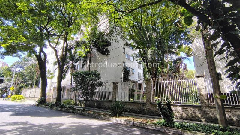 Apartamento Amplio de 5 Alcobas en Suramericana - 4