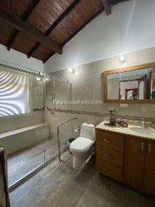 Casa de 4 alcobas en venta en Santa Teresita, Medellín, 213 m² · foto 14 de 20