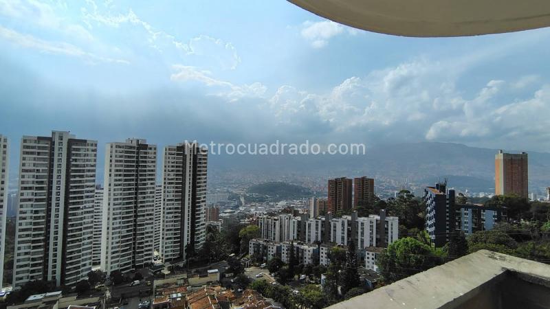 Modern 3BR Apartment in La Loma Del Indio