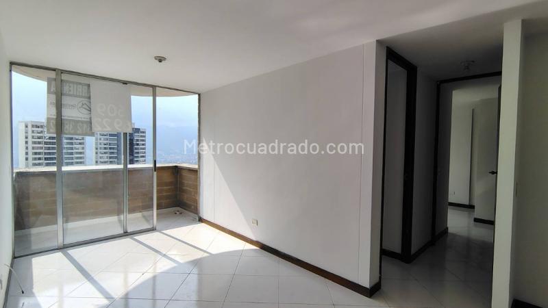 Apartamento Moderno de 3 Alcobas en La Loma del Indio - 2