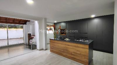 Casa de 4 alcobas en venta en San Lucas, Medellín, 200 m² · foto 2 de 20
