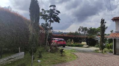 Casa de 5 alcobas en venta en Santa Elena, Medellín · foto 3 de 19