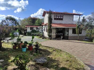 Casa de 5 alcobas en venta en Santa Elena, Medellín · foto 11 de 19