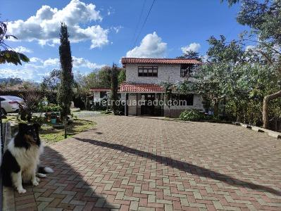 Casa de 5 alcobas en venta en Santa Elena, Medellín · foto 12 de 19
