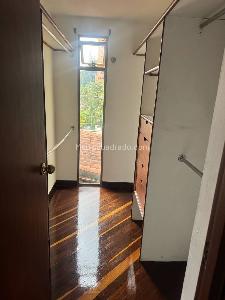 Casa de 4 alcobas en venta en Poblado Altos Del Poblado, Medellín, 370 m² · foto 12 de 14