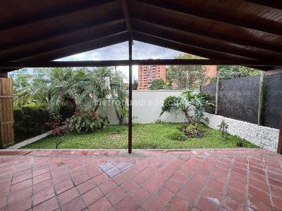 Casa de 4 alcobas en venta en Poblado Altos Del Poblado, Medellín, 370 m² · foto 14 de 14