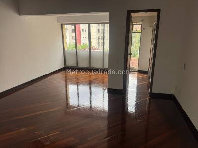 Casa de 4 alcobas en venta en Poblado Altos Del Poblado, Medellín, 370 m² · foto 3 de 14
