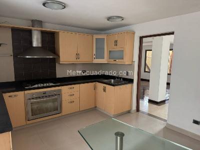 Casa de 4 alcobas en venta en Poblado Altos Del Poblado, Medellín, 370 m² · foto 4 de 14