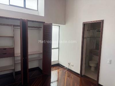 Casa de 4 alcobas en venta en Poblado Altos Del Poblado, Medellín, 370 m² · foto 9 de 14
