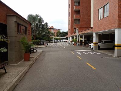 Apartamento en venta en Loma De Los Bernal, Medellín · foto 3 de 20