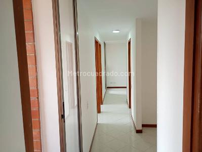 Apartamento en venta en Loma De Los Bernal, Medellín · foto 5 de 20