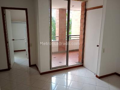 Apartamento en venta en Loma De Los Bernal, Medellín · foto 6 de 20