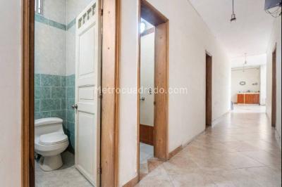 Casa de 5 alcobas en venta en Laureles, Medellín, 306 m² · foto 7 de 13