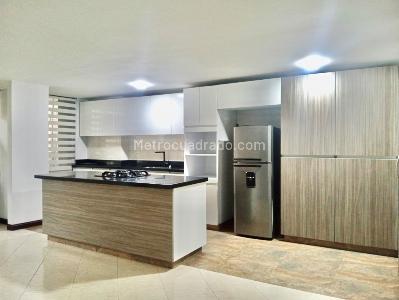 Apartamento de 3 alcobas en venta en Laureles, Medellín, 197 m² · foto 4 de 20