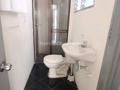 Casa de 5 alcobas en arriendo en Santa Lucia, Medellín, 150 m² · foto 12 de 20