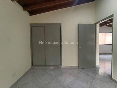 Casa de 5 alcobas en arriendo en Santa Lucia, Medellín, 150 m² · foto 14 de 20