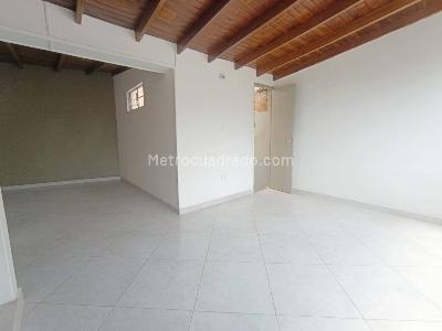 Casa de 5 alcobas en arriendo en Santa Lucia, Medellín, 150 m² · foto 16 de 20