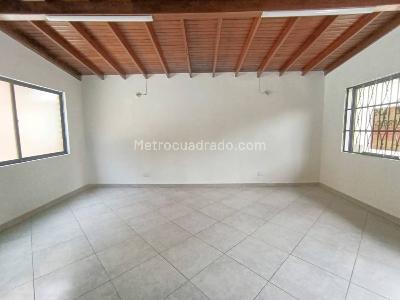 Casa de 5 alcobas en arriendo en Santa Lucia, Medellín, 150 m² · foto 2 de 20
