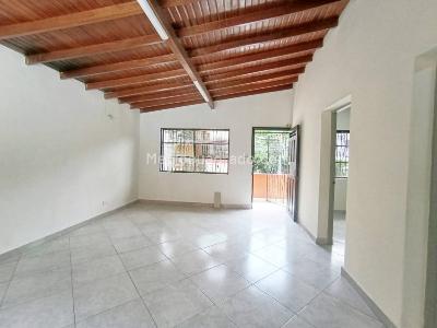 Casa de 5 alcobas en arriendo en Santa Lucia, Medellín, 150 m² · foto 3 de 20
