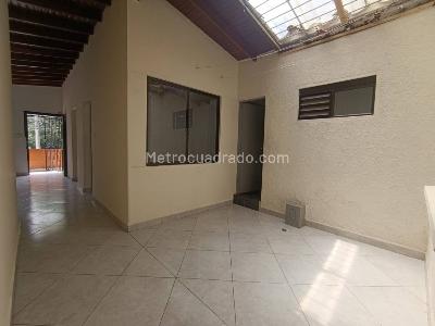 Casa de 5 alcobas en arriendo en Santa Lucia, Medellín, 150 m² · foto 4 de 20