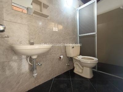 Casa de 5 alcobas en arriendo en Santa Lucia, Medellín, 150 m² · foto 6 de 20