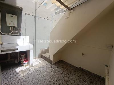 Casa de 5 alcobas en arriendo en Santa Lucia, Medellín, 150 m² · foto 9 de 20