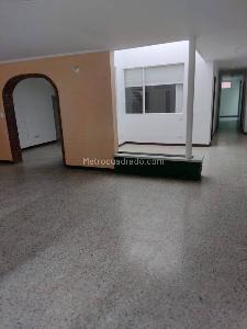 Casa de 4 alcobas en venta en Laureles, Medellín, 198 m² · foto 2 de 9