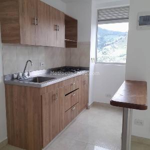 Apartamento de 3 alcobas en venta en Las Lomitas, Sabaneta, 66 m² · foto 4 de 14