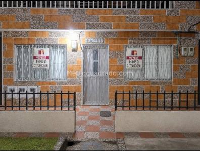 Casa de 5 alcobas en venta en Veinte De Julio, Medellín, 120 m² · foto 2 de 11